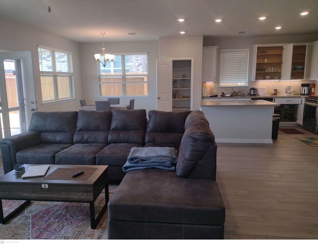 Building Photo - 2083 Cowan Dr Rental