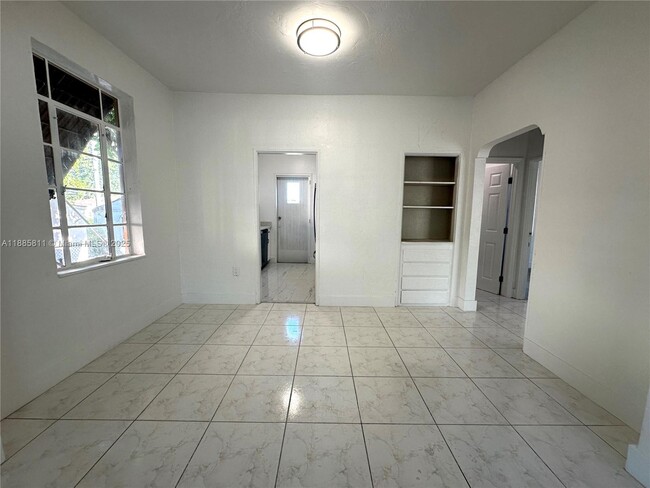 Photo - 937 NW 46th St