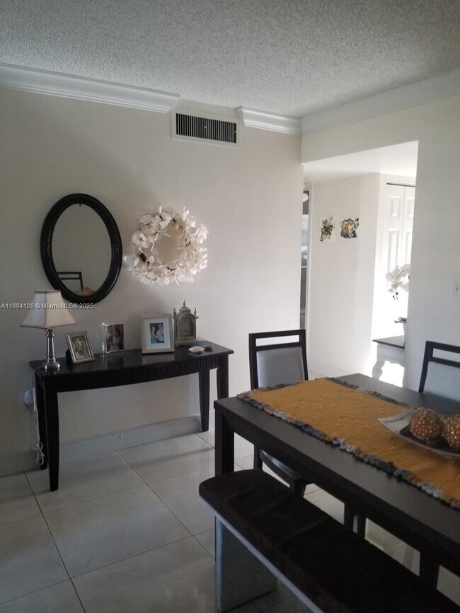 Photo - 8465 Sunrise Lakes Blvd Unidad 106
