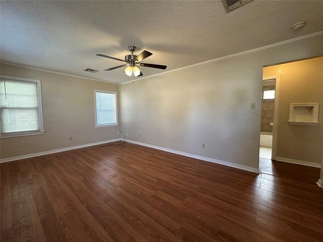 Photo - 110 E Dale St