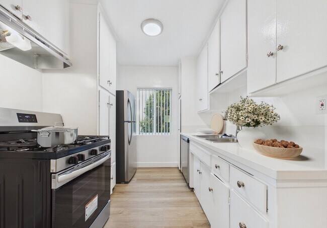 Photo - Buffalo Sherman Oaks Apartments