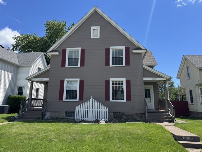 Building Photo - 1721 W 16th St