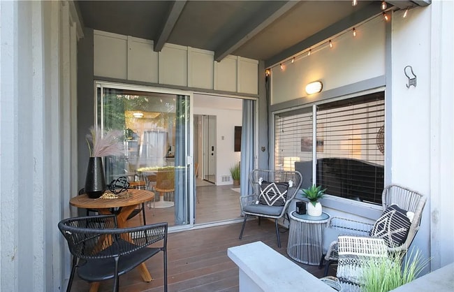 Building Photo - Live the ultimate Huntington Beach lifesty... Unit #102 Rental