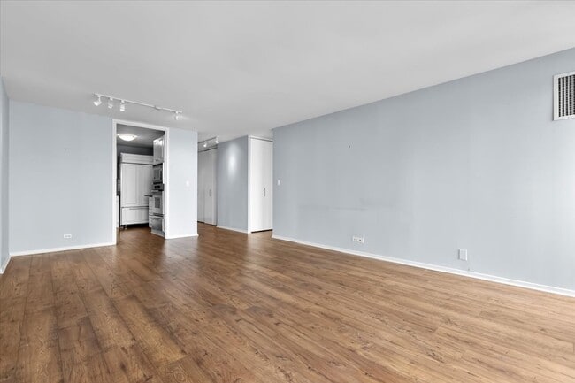 Photo - 1660 N La Salle Dr Unit 1608