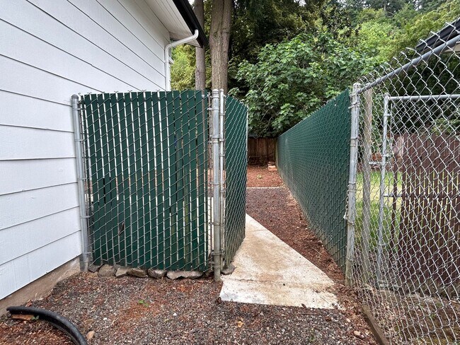 Photo - Beautiful Renovated 1 Bed/ 1 Bath Private Apartment Home Now Available!