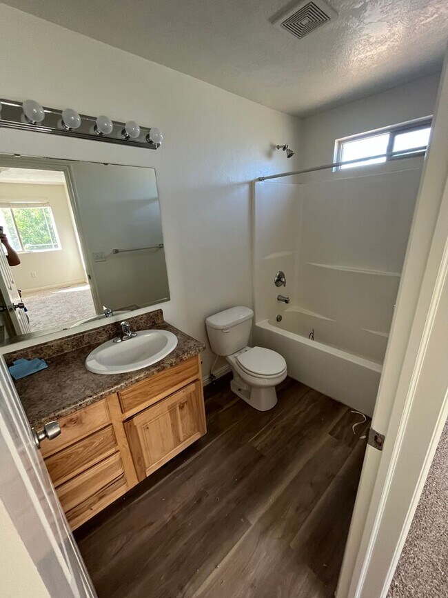 Photo - 3 Bed 2.5 Bath in Vernal!!