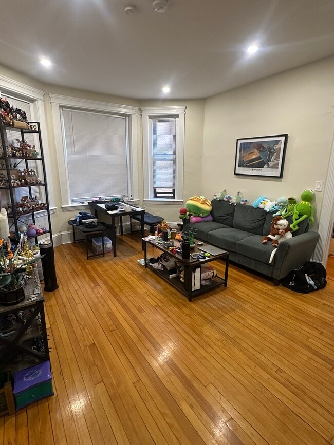 Building Photo - 215 Harvard Ave Unit 4