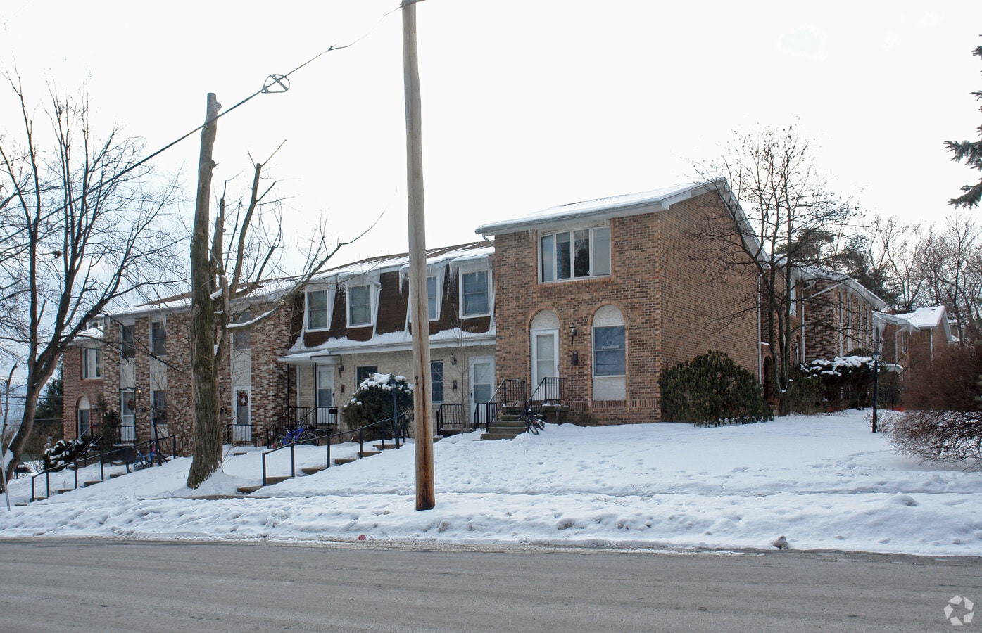Westbriar Townhomes - Westbriar Townhomes