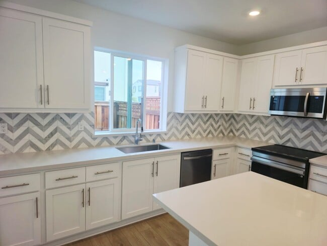 Photo - 3275 Workman Ave