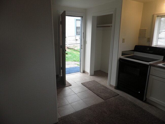 Photo - 303 SW I St