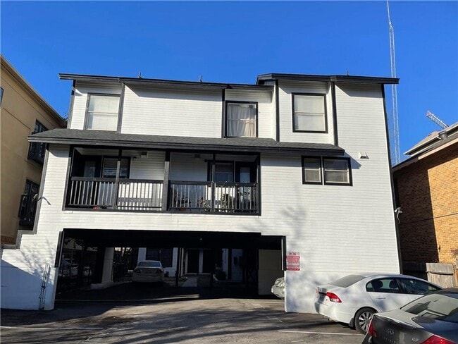 Building Photo - 912 W 22 1/2 St Unit J