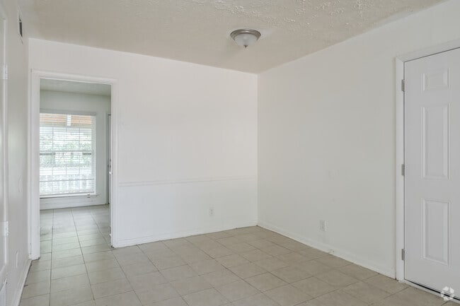 3BR, 2BA - 1266SF - Dining Room