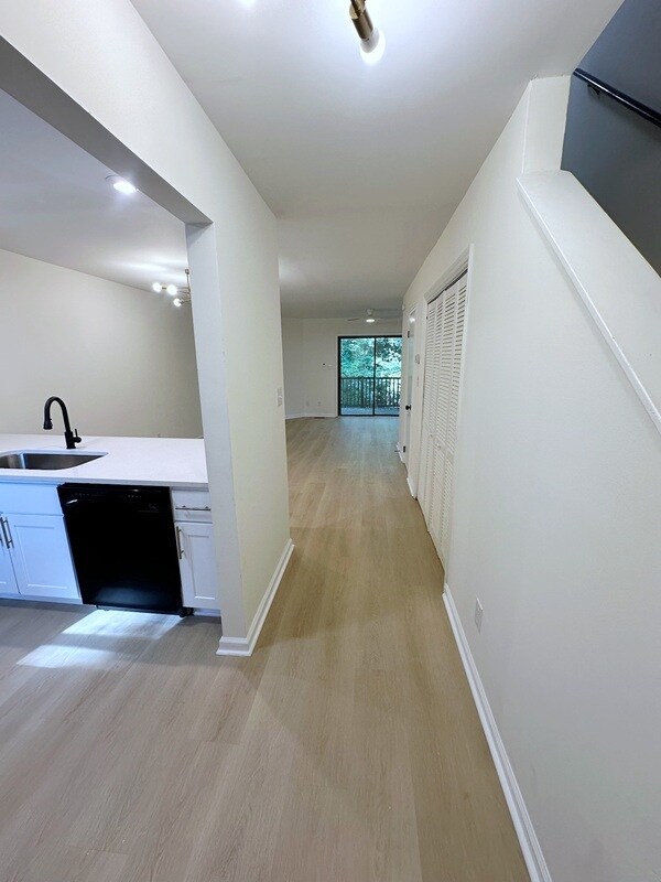 908 Hearthridge Ct