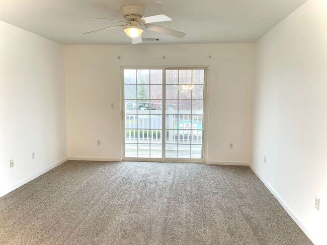 "2-Bed, 2-Bath apartment on Stonestreet Road – 904 Sq Ft!"