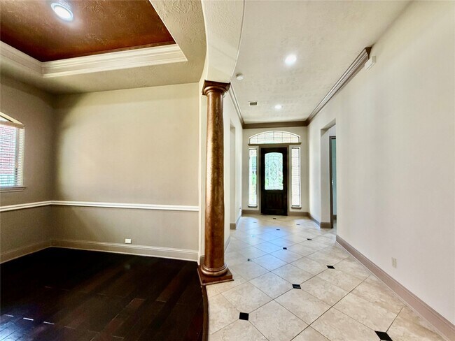 Photo - 6223 Duke Trail Ln