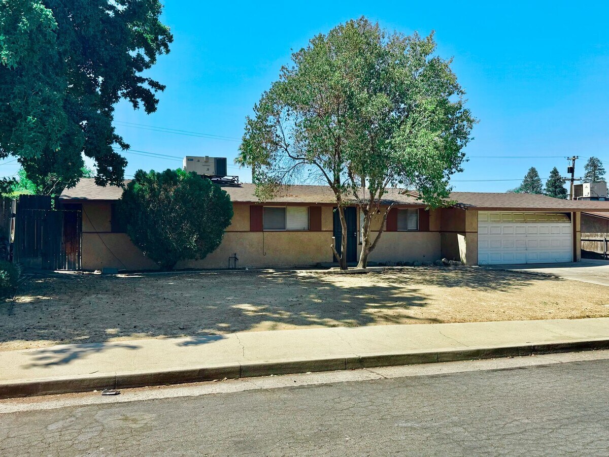 Spacious home near Bakersfield College & B... - Spacious home near Bakersfield College & B...