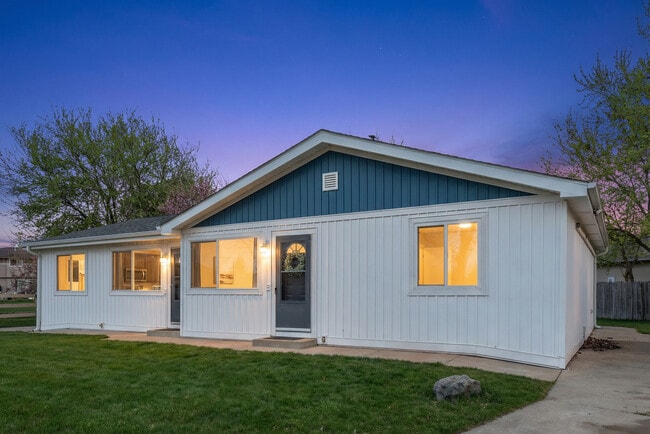 Building Photo - 1142 Ohio Ct