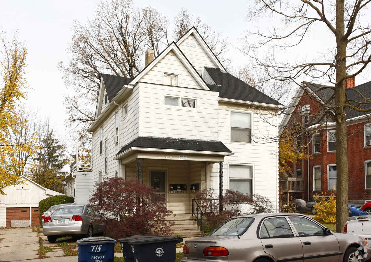Photo - 715 Lawrence St Apartments