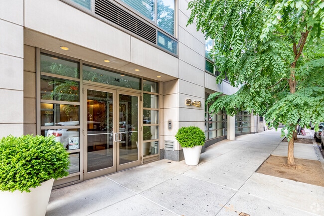 Photo - 242 E 25th St