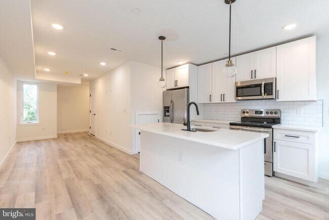 Photo - 2120 Master St
