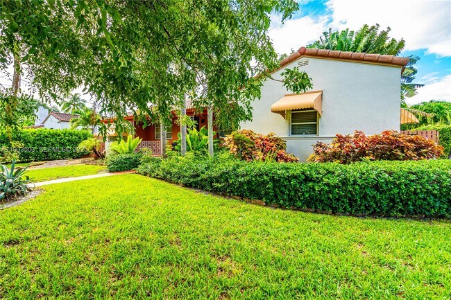 Photo - 427 NE 107th St