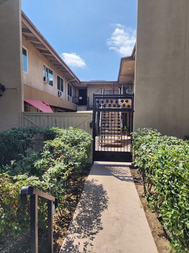 Linda Granada Apartments
