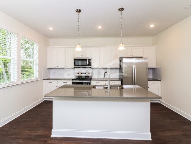 Photo - 4040 Chivalry Dr