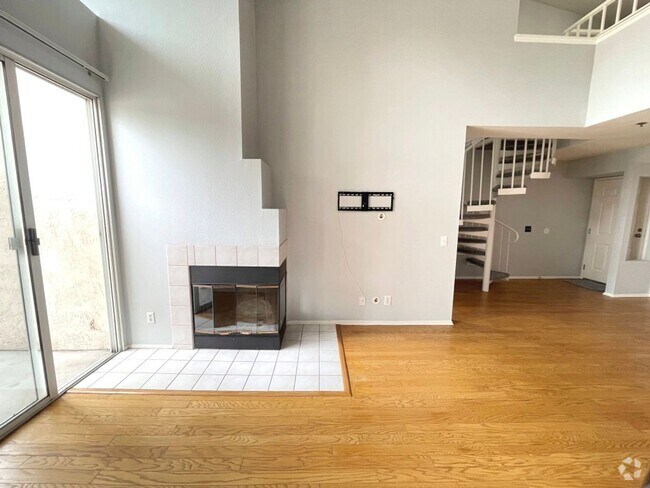 Building Photo - Spacious 2 Bed / 2 Bath Condo + Loft in M... Unit 1402