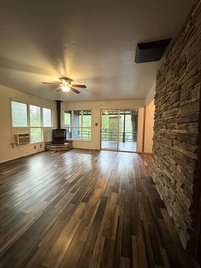 Photo - Cottage Style Home Nestled in the Trees!!!