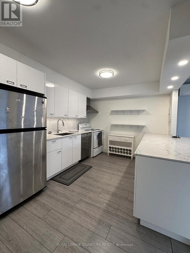 Photo - 1089 Broadview Ave