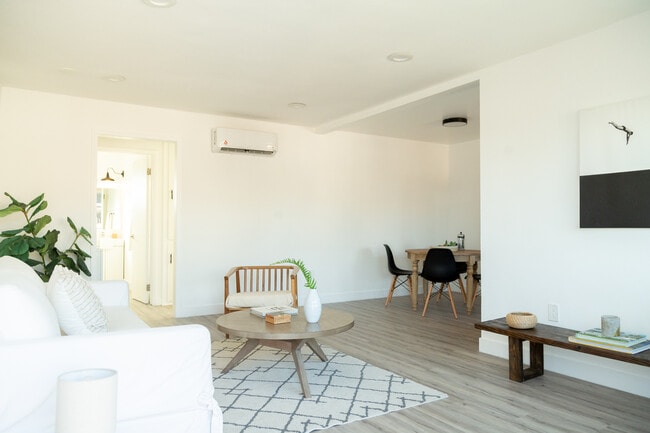 Living room - Black Pine Flats Apartments