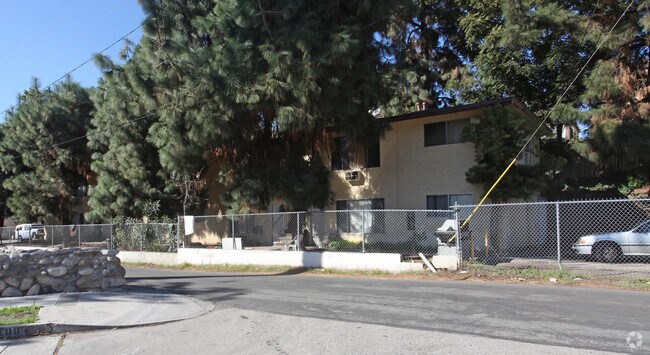 Photo - 5515-5525 Media Dr