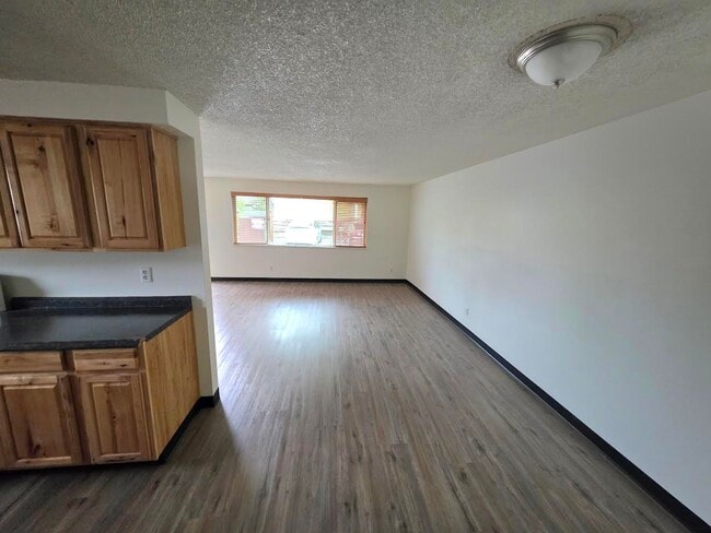 Photo - 256 Powell St E