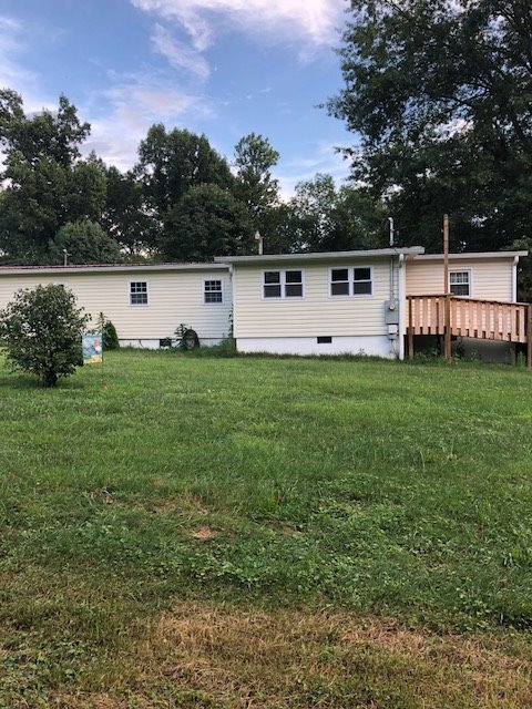 Three bedroom St. Albans home on a large lot - Three bedroom St. Albans home on a large lot