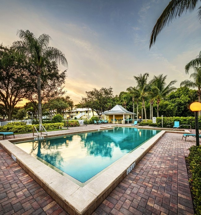 Building Photo - Naples 701 Rental