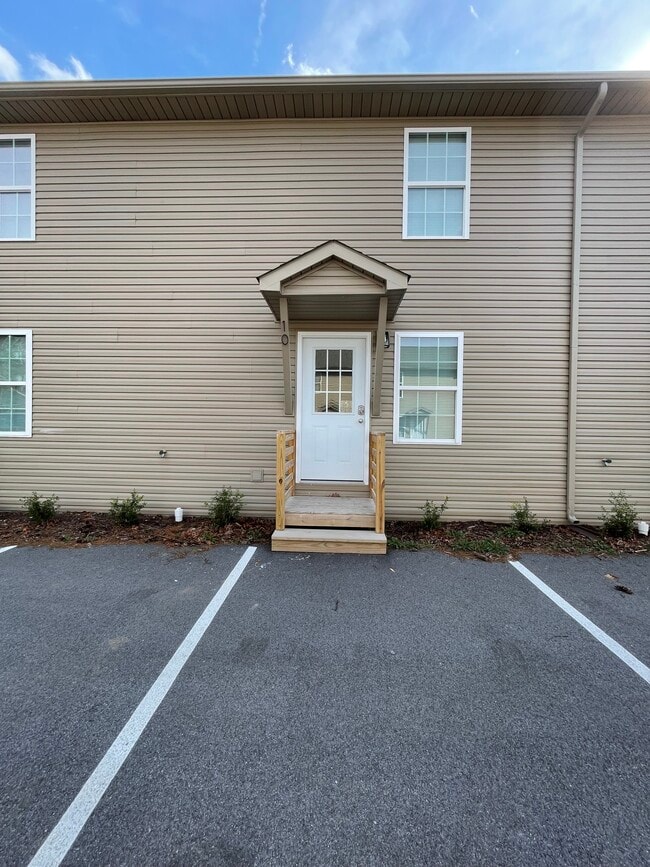 Photo - 640 Evans Rd