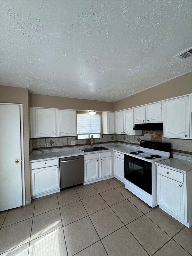 Photo - 4435 Brookhead Trail