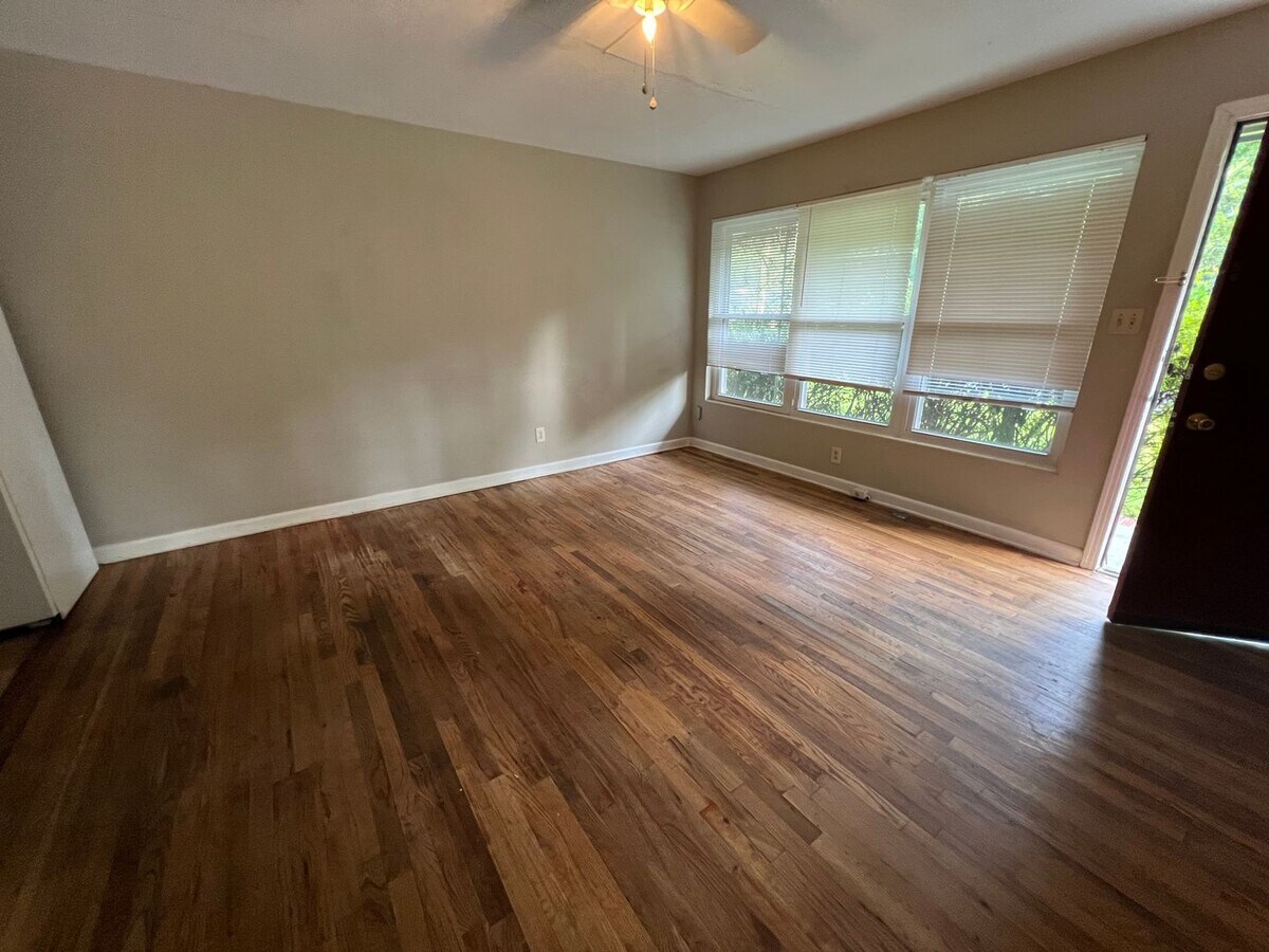 Photo - 1343 Nylic St