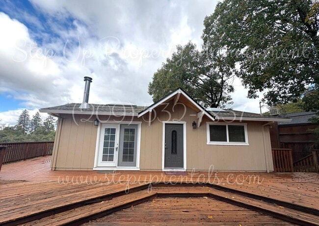 Photo - Delightful 3 Bed 2 Bath Home With Epic Mou...