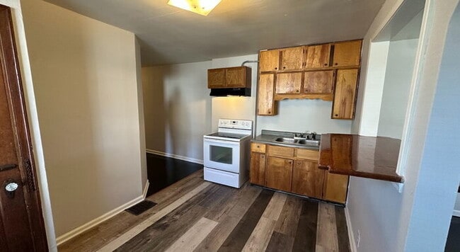 Photo - CENTER TOWNSHIP! ** SECTION 8 ACCEPTED** 2 BEDROOM/1 BATH HOME AVAILABLE NOW!!