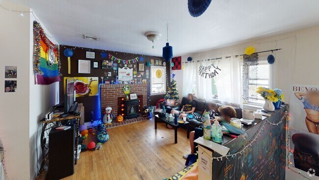 Building Photo - Unique BU Apartment