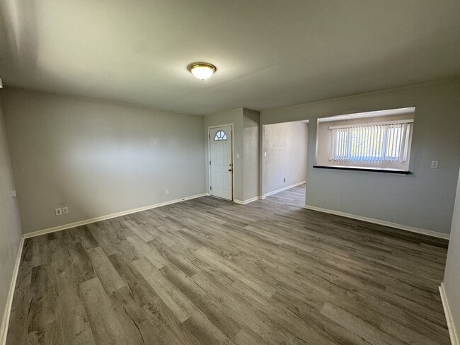 Building Photo - 398 W Ash Dr Unit A