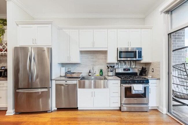 Photo - 1247 W Madison St Unit SI ID1537410P