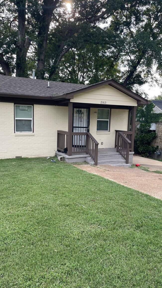 2163 Kansas St