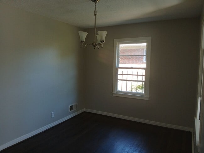 Photo - Spacious 4 Bedroom Home in Well Kept Commu...