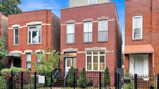 Building Photo - 1329 N Oakley Blvd Unit 1