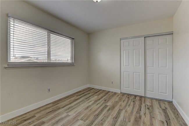 Building Photo - 1678 E Hacienda Ave