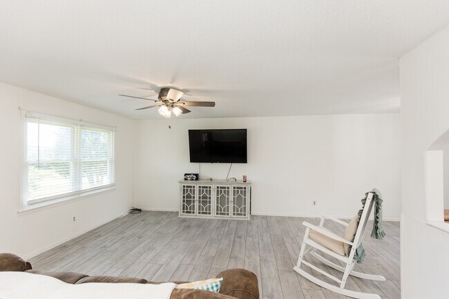 Photo - 3409 Cedar Ln