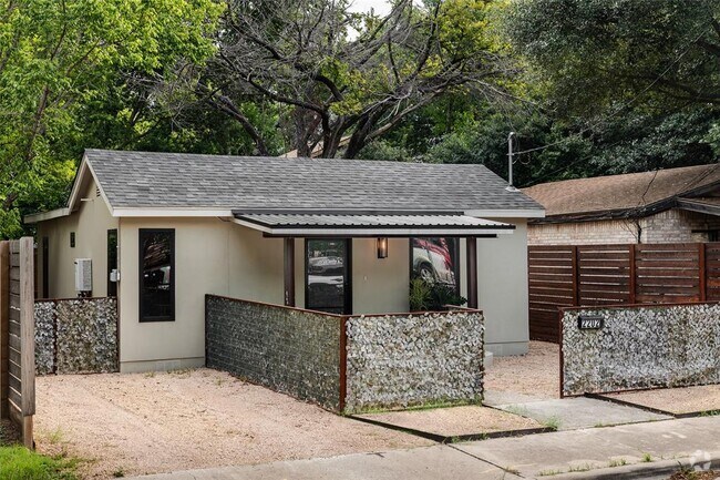 Building Photo - 101 1/2 E 2nd St Rental