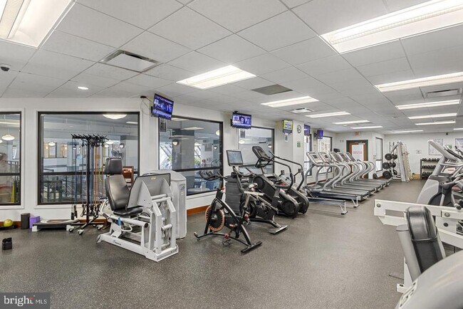 Photo - 205 Yoakum Pkwy Unit 210